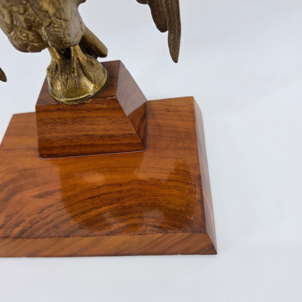 Vintage Solid Brass Eagle Statue Spread Wings 9" Walnut Wood Base Americana Deco - Picture 3 of 10